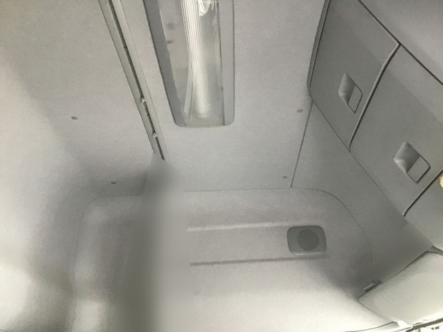 UDトラックスクオントレーラーヘッド（トラクターヘッド）大型（10t）[写真29]