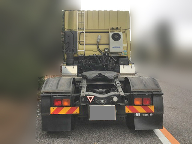 UDトラックスクオントレーラーヘッド（トラクターヘッド）大型（10t）[写真07]