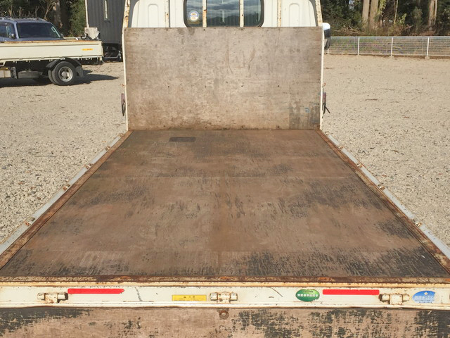 三菱ふそうキャンター平ボディ小型（2t・3t）[写真11]