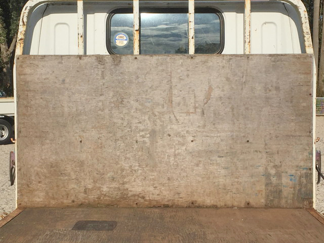 三菱ふそうキャンター平ボディ小型（2t・3t）[写真12]