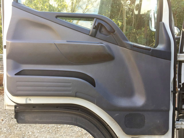三菱ふそうキャンター平ボディ小型（2t・3t）[写真30]