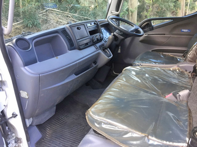 三菱ふそうキャンター平ボディ小型（2t・3t）[写真32]