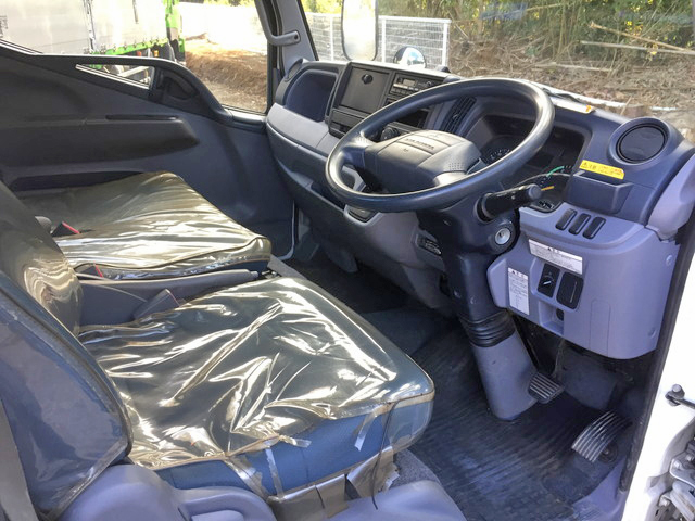 三菱ふそうキャンター平ボディ小型（2t・3t）[写真36]