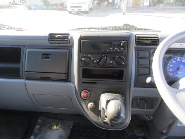 三菱ふそうキャンターアルミバン小型（2t・3t）[写真17]