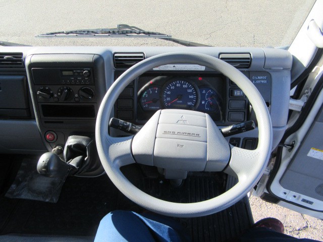 三菱ふそうキャンターアルミバン小型（2t・3t）[写真18]