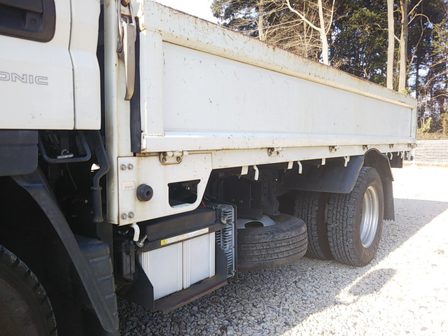 三菱ふそうキャンター平ボディ小型（2t・3t）[写真16]