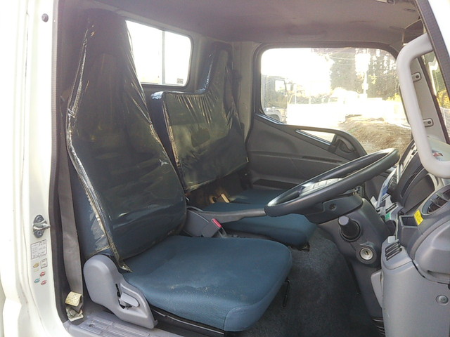 三菱ふそうキャンター平ボディ小型（2t・3t）[写真27]