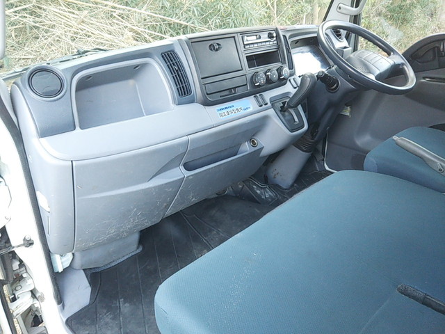 三菱ふそうキャンター平ボディ小型（2t・3t）[写真30]