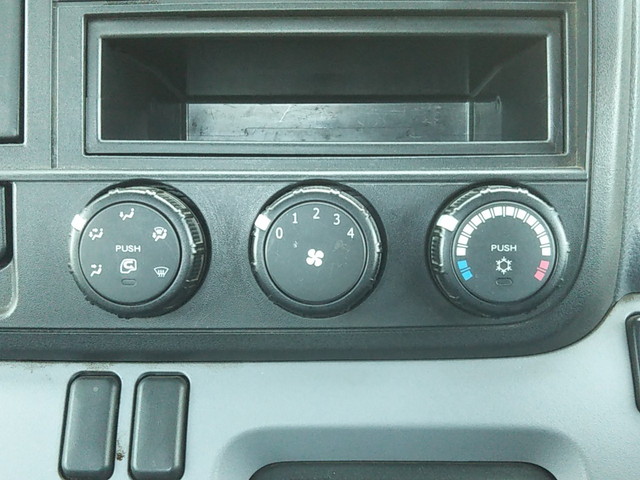 三菱ふそうキャンター平ボディ小型（2t・3t）[写真36]