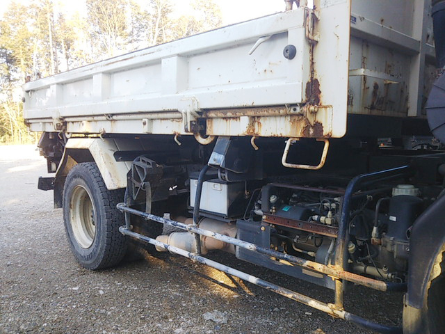 いすゞフォワード三転ダンプ中型（4t）[写真20]