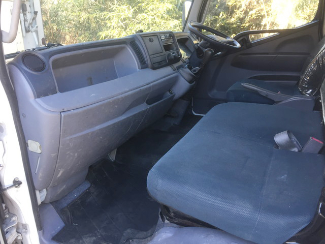 三菱ふそうキャンター平ボディ小型（2t・3t）[写真23]