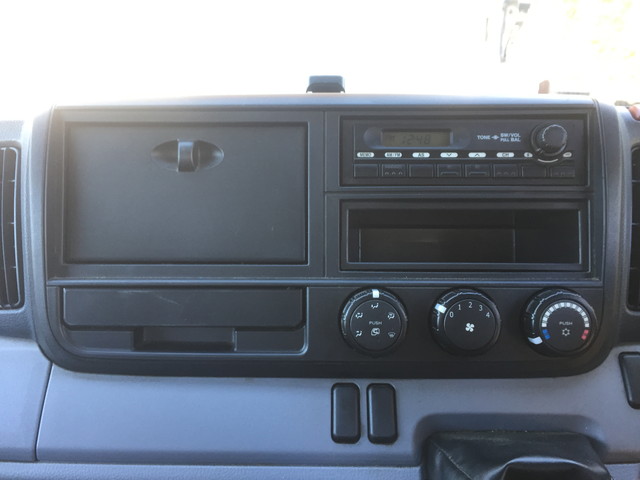 三菱ふそうキャンター平ボディ小型（2t・3t）[写真24]