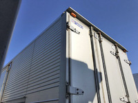 三菱ふそうキャンターアルミバン小型（2t・3t）[写真13]