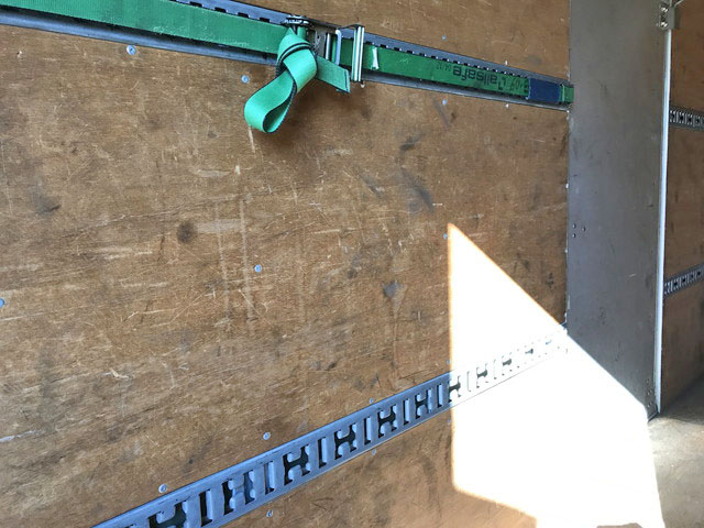 三菱ふそうキャンターアルミバン小型（2t・3t）[写真17]