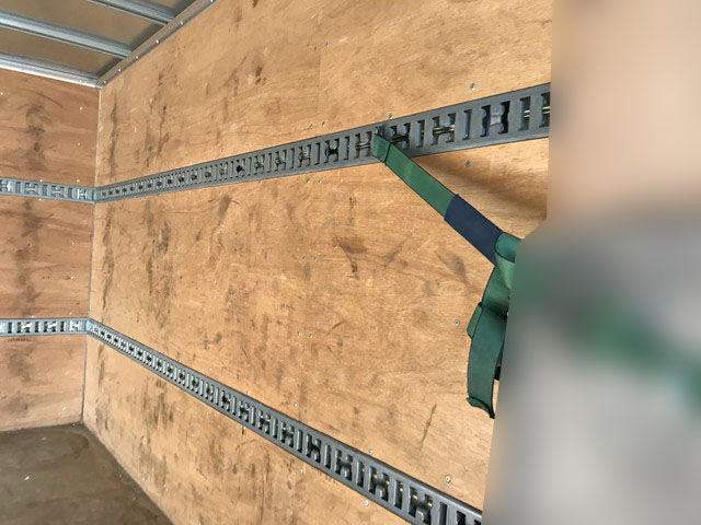 三菱ふそうキャンターアルミバン小型（2t・3t）[写真18]