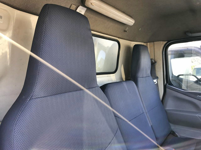 三菱ふそうキャンターアルミバン小型（2t・3t）[写真25]