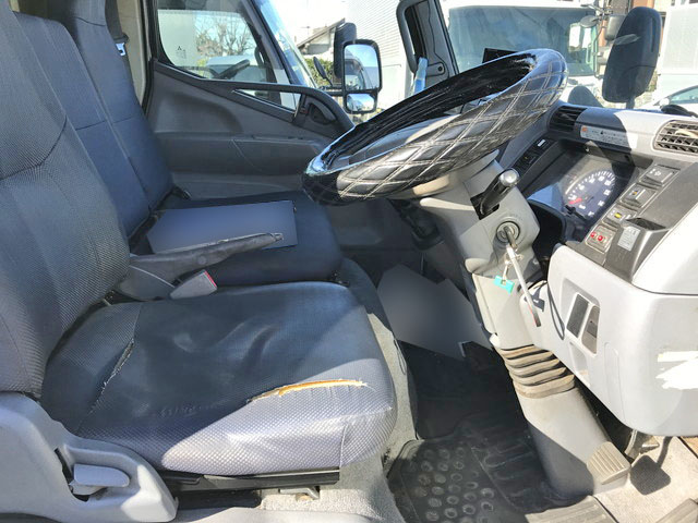 三菱ふそうキャンターアルミバン小型（2t・3t）[写真26]