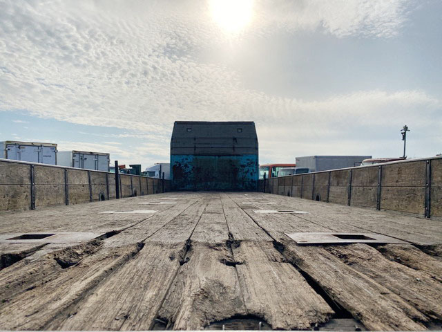 三菱ふそうスーパーグレート平ボディ大型（10t）[写真11]