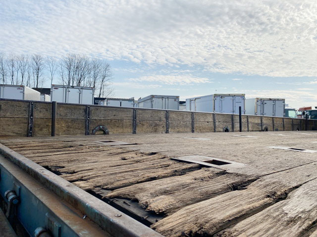 三菱ふそうスーパーグレート平ボディ大型（10t）[写真12]