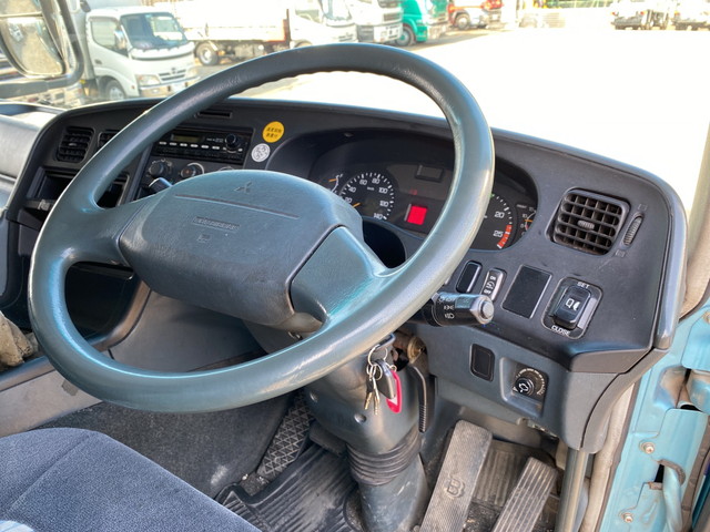 三菱ふそうスーパーグレート平ボディ大型（10t）[写真33]