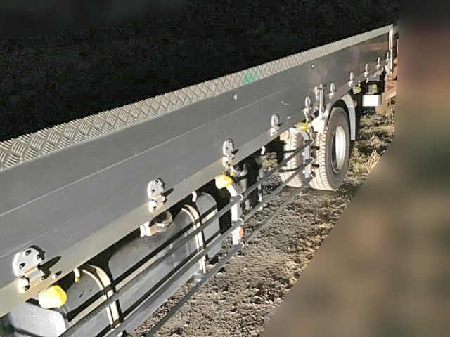 いすゞフォワードアルミブロック増トン（6t・8t）[写真04]