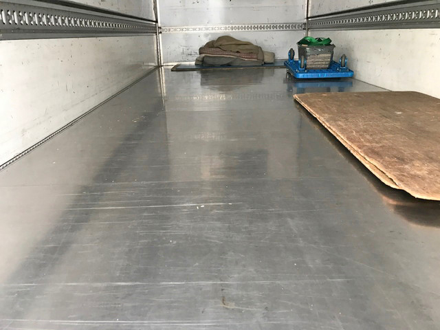 日野レンジャー冷蔵冷凍ウイング中型（4t）[写真15]