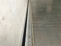 日野レンジャー冷蔵冷凍ウイング中型（4t）[写真16]