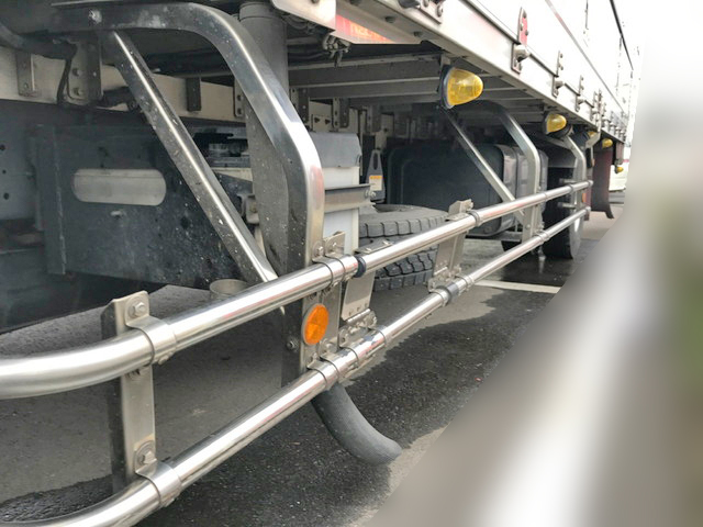 日野レンジャー冷蔵冷凍ウイング中型（4t）[写真24]