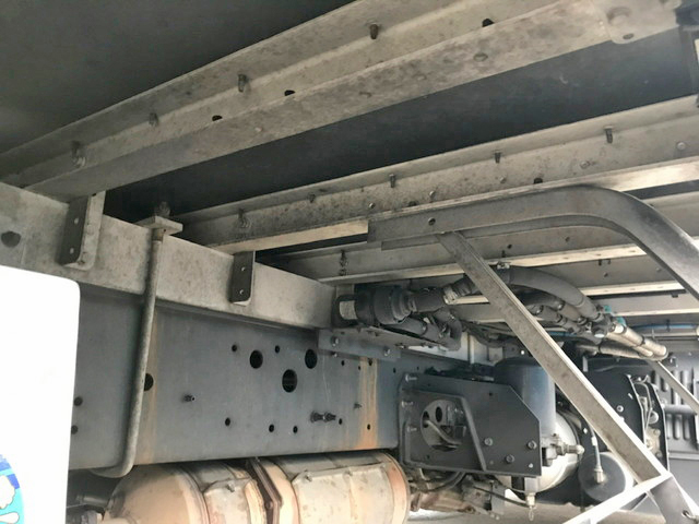 日野レンジャー冷蔵冷凍ウイング中型（4t）[写真25]