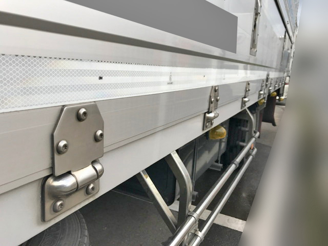 日野レンジャー冷蔵冷凍ウイング中型（4t）[写真08]