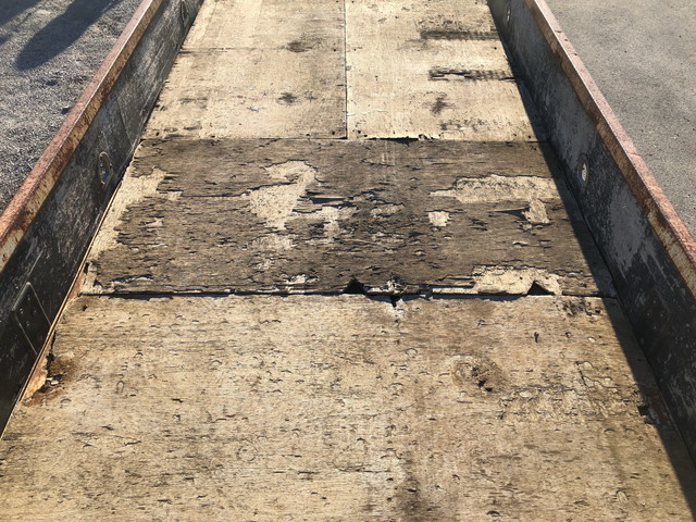 いすゞエルフ平ボディ小型（2t・3t）[写真12]