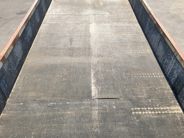 いすゞエルフ平ボディ小型（2t・3t）[写真11]