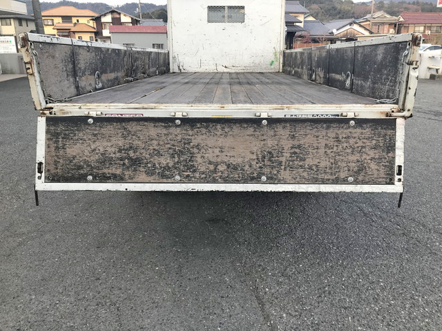 三菱ふそうキャンター平ボディ小型（2t・3t）[写真10]