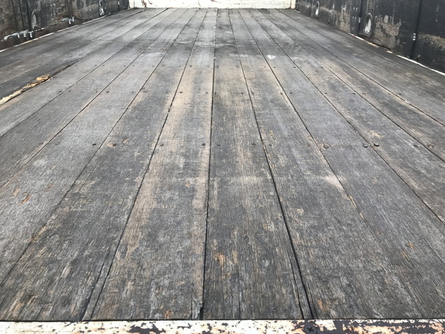 三菱ふそうキャンター平ボディ小型（2t・3t）[写真12]