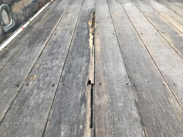 三菱ふそうキャンター平ボディ小型（2t・3t）[写真13]