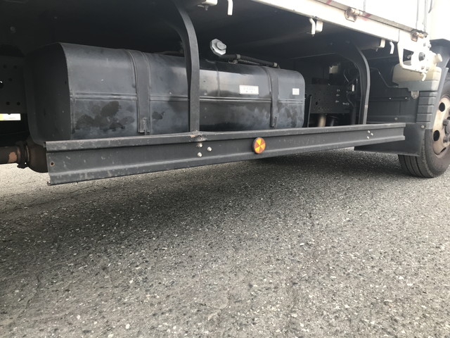 三菱ふそうキャンター平ボディ小型（2t・3t）[写真20]