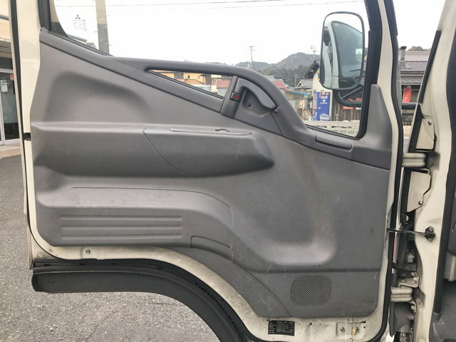 三菱ふそうキャンター平ボディ小型（2t・3t）[写真28]