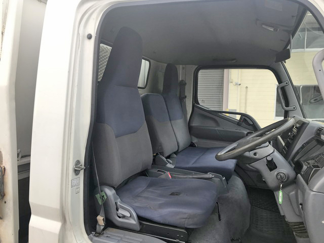 三菱ふそうキャンター平ボディ小型（2t・3t）[写真30]