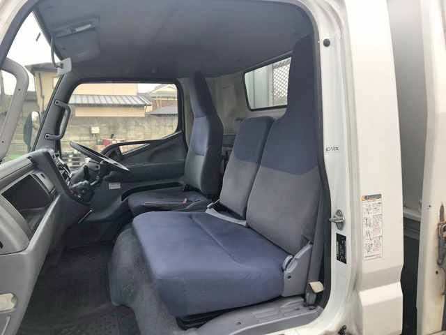 三菱ふそうキャンター平ボディ小型（2t・3t）[写真32]