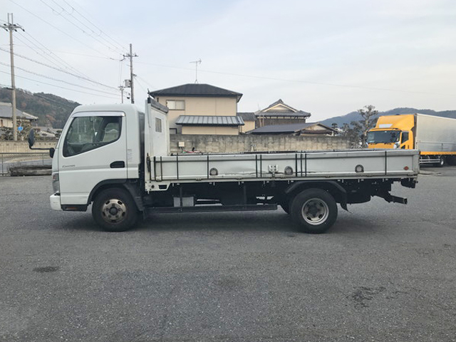 三菱ふそうキャンター平ボディ小型（2t・3t）[写真06]