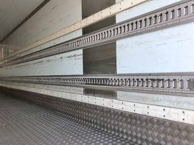 いすゞフォワード冷凍車（冷蔵車）増トン（6t・8t）[写真13]