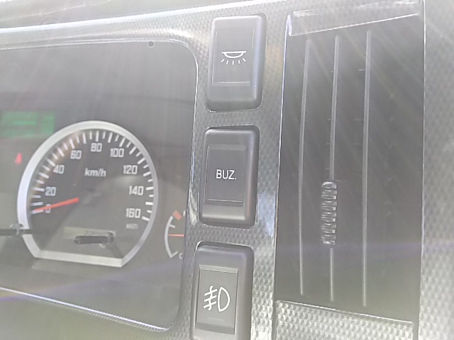 いすゞエルフ平ボディ小型（2t・3t）[写真23]