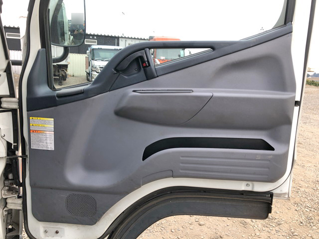 三菱ふそうキャンター平ボディ小型（2t・3t）[写真28]