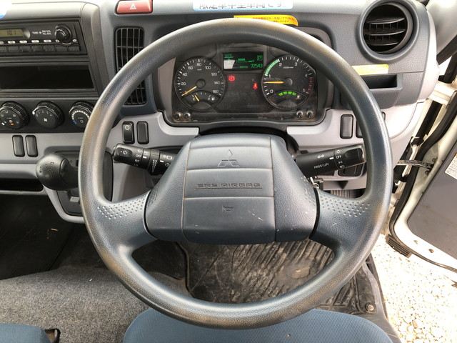 三菱ふそうキャンター平ボディ小型（2t・3t）[写真34]