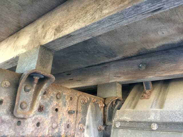 三菱ふそうキャンター平ボディ小型（2t・3t）[写真17]