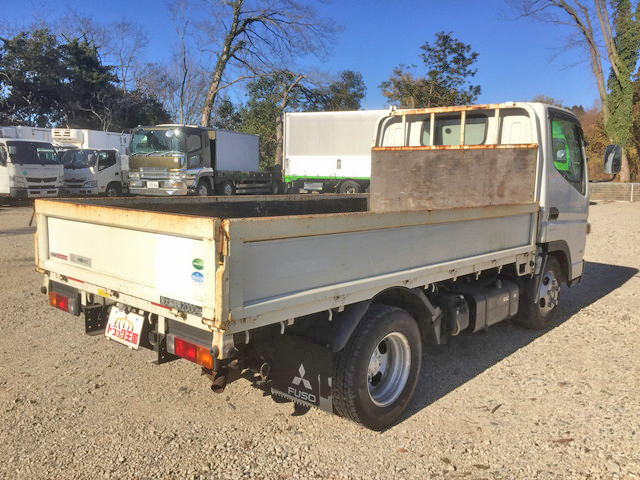 三菱ふそうキャンター平ボディ小型（2t・3t）[写真02]