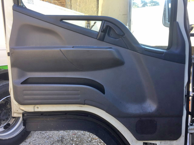 三菱ふそうキャンター平ボディ小型（2t・3t）[写真27]