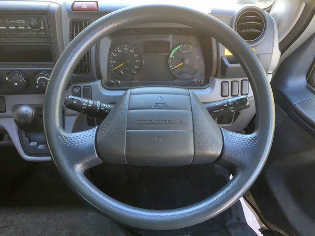 三菱ふそうキャンター平ボディ小型（2t・3t）[写真35]