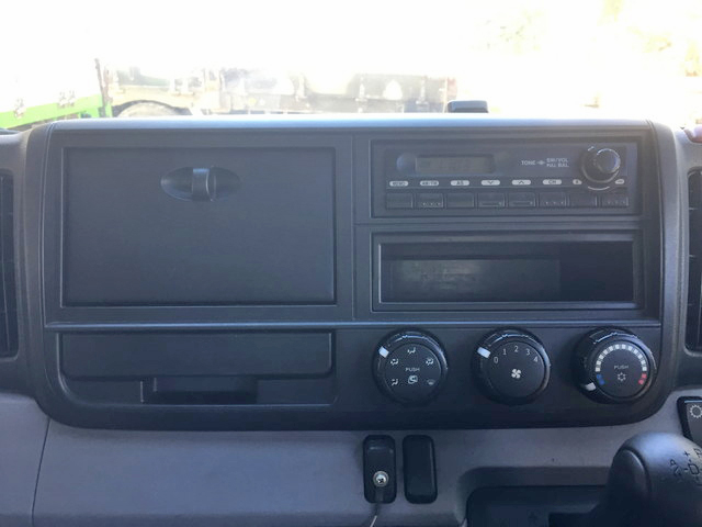 三菱ふそうキャンター平ボディ小型（2t・3t）[写真36]