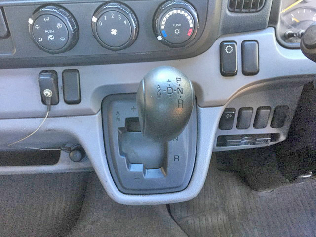 三菱ふそうキャンター平ボディ小型（2t・3t）[写真37]